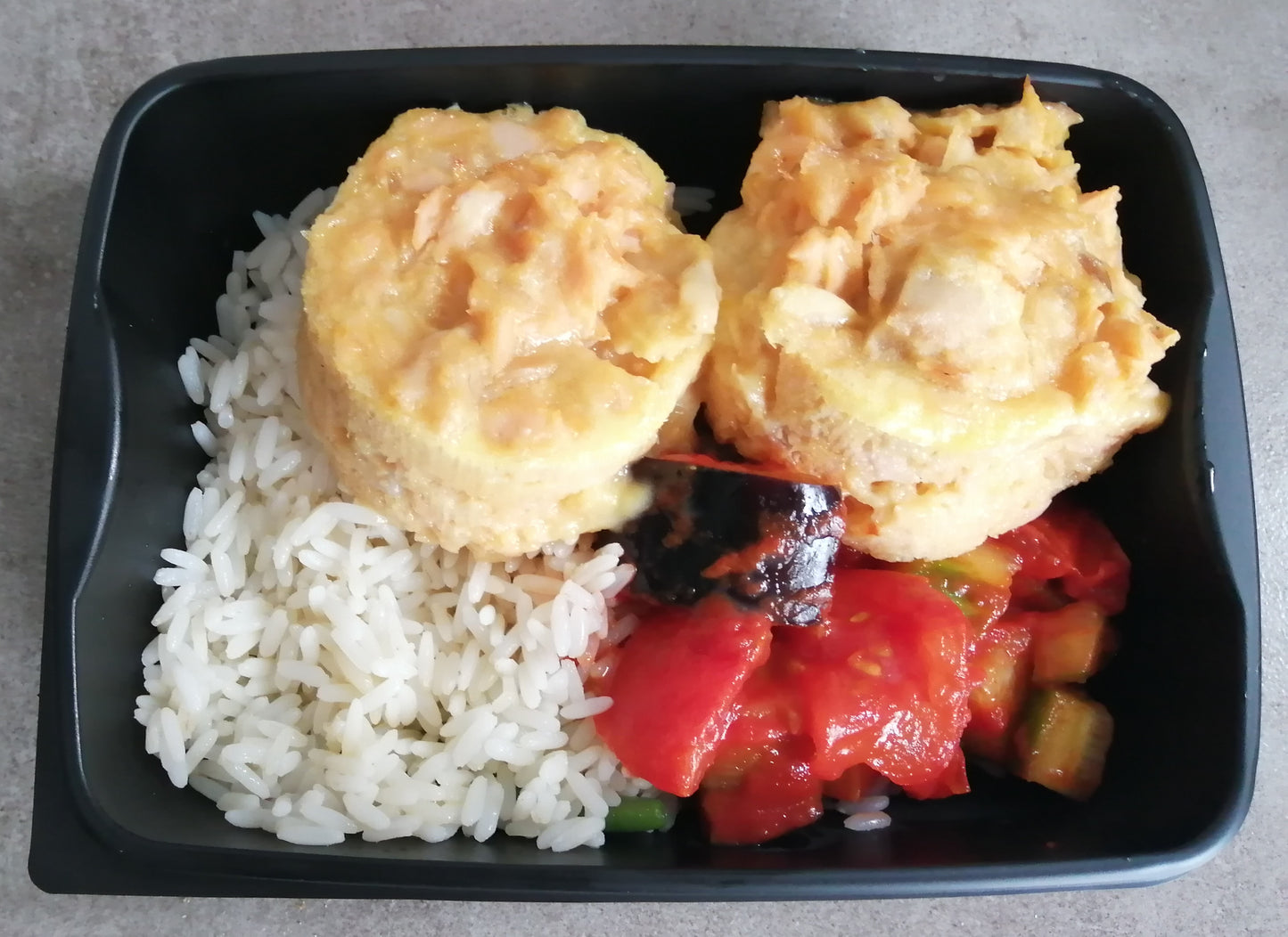 Moelleux de poisson, riz et carottes rôties