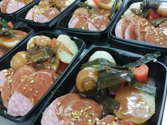 Saucisson lyonnais, sauce au vin rouge et légumes d’hiver